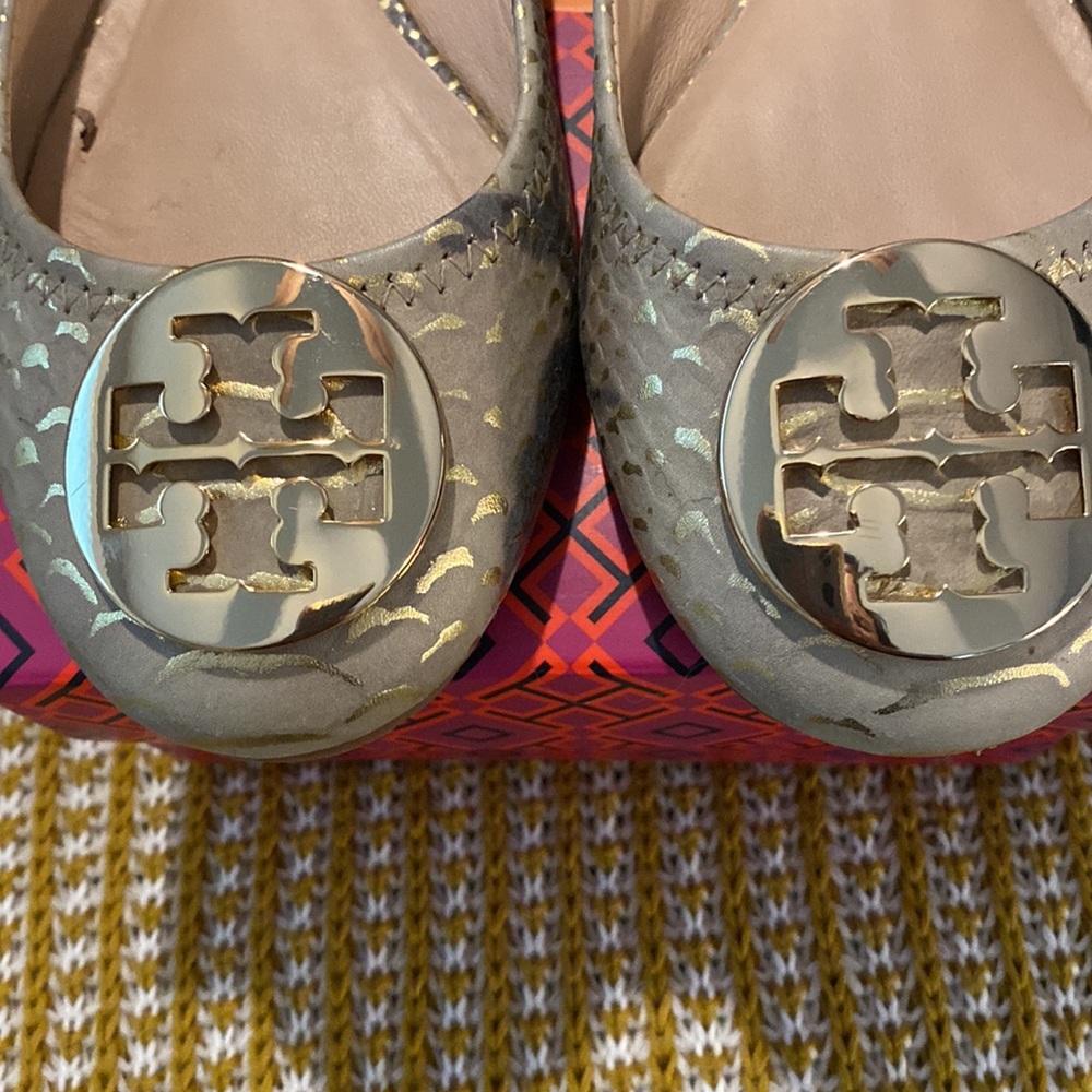 Tory Burch Silver Metallic Logo Ballet Flats - Picture 2 of 8